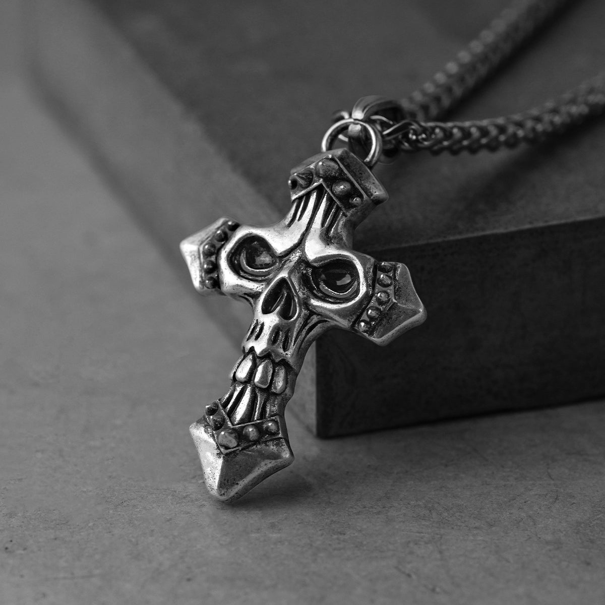 SKULL CROSS NECKLACE