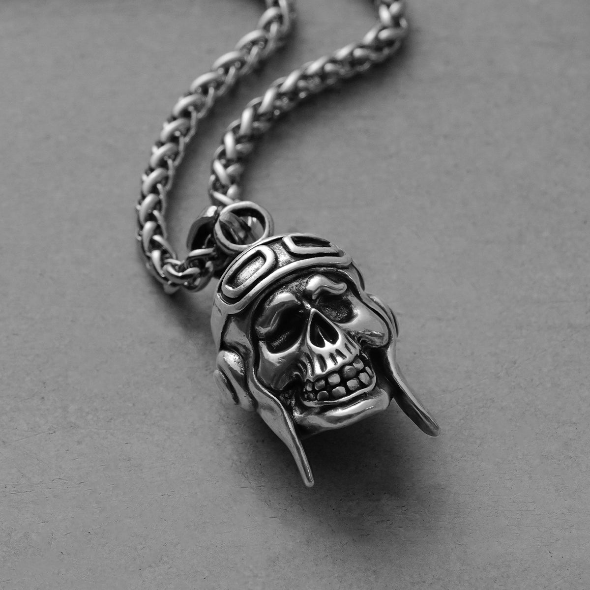 REBEL AVIATOR TOTENKOPF-HALSKETTEN