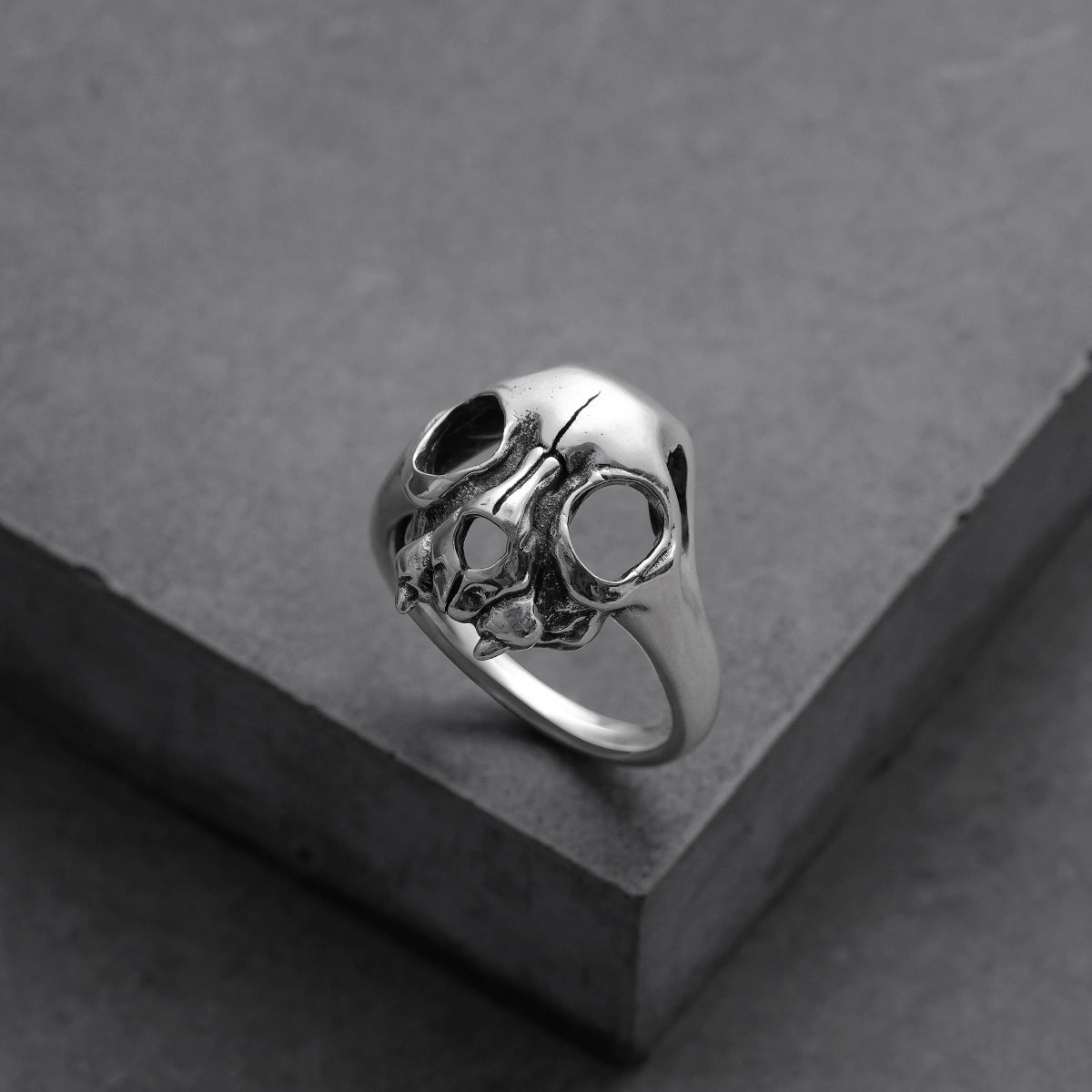 ETERNAL SKULL RING