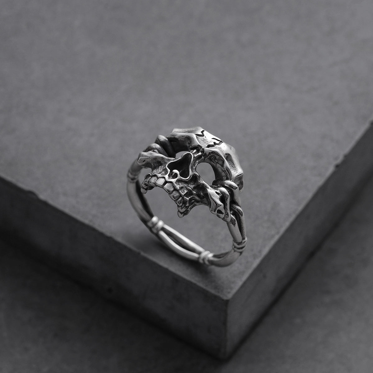 SKULL EMBLEM RING