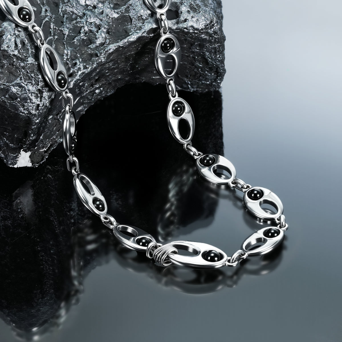 ALIGNED AXIS NECKLACE