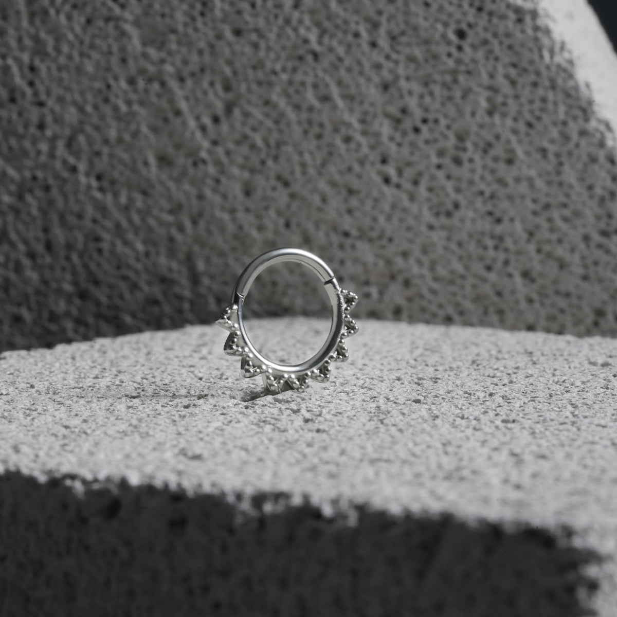 SPIKE RING SEPTUM CLICKER