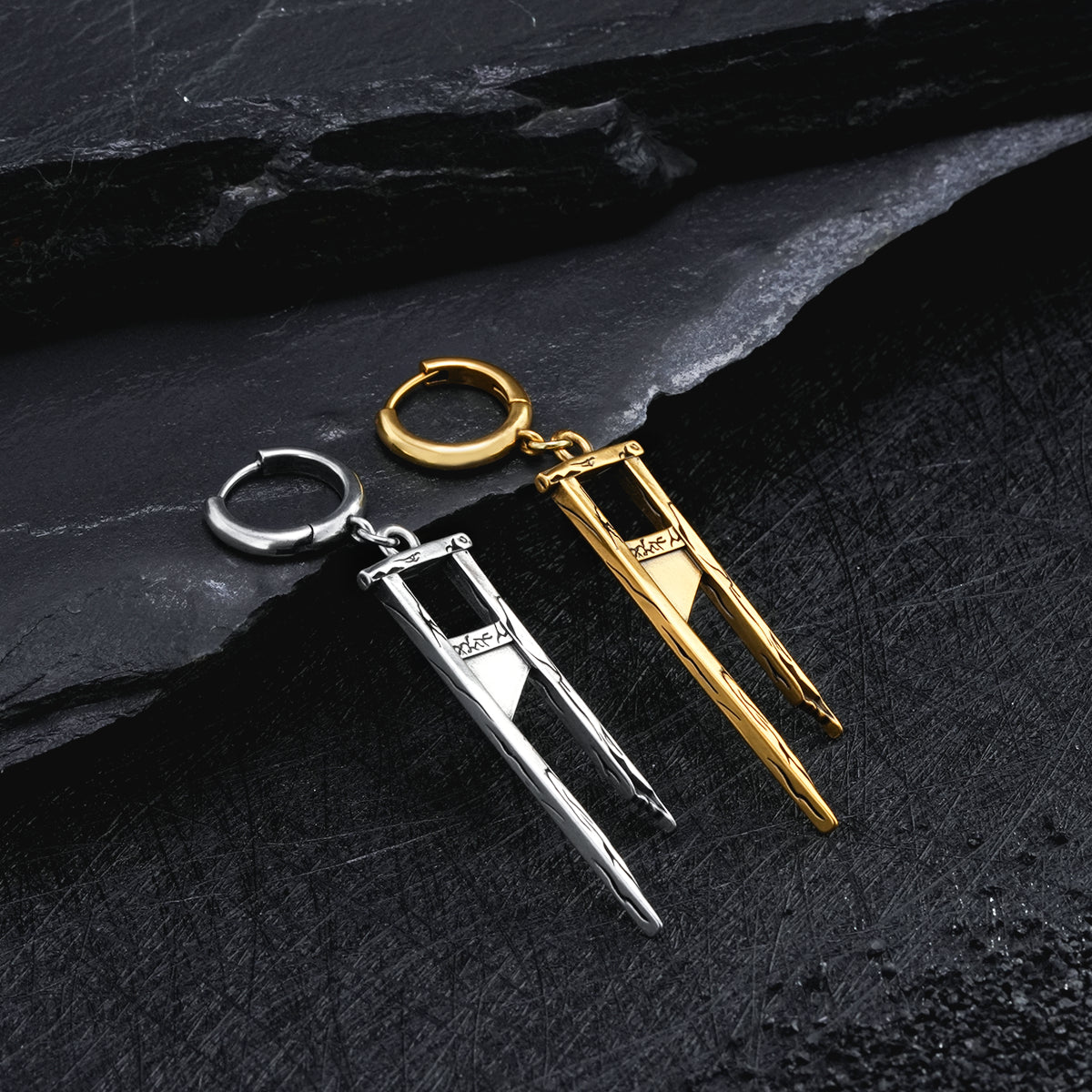 CHIC GUILLOTINE EARRINGS