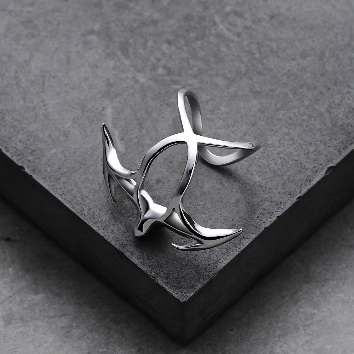 SIGIL SPINE LIP CUFF