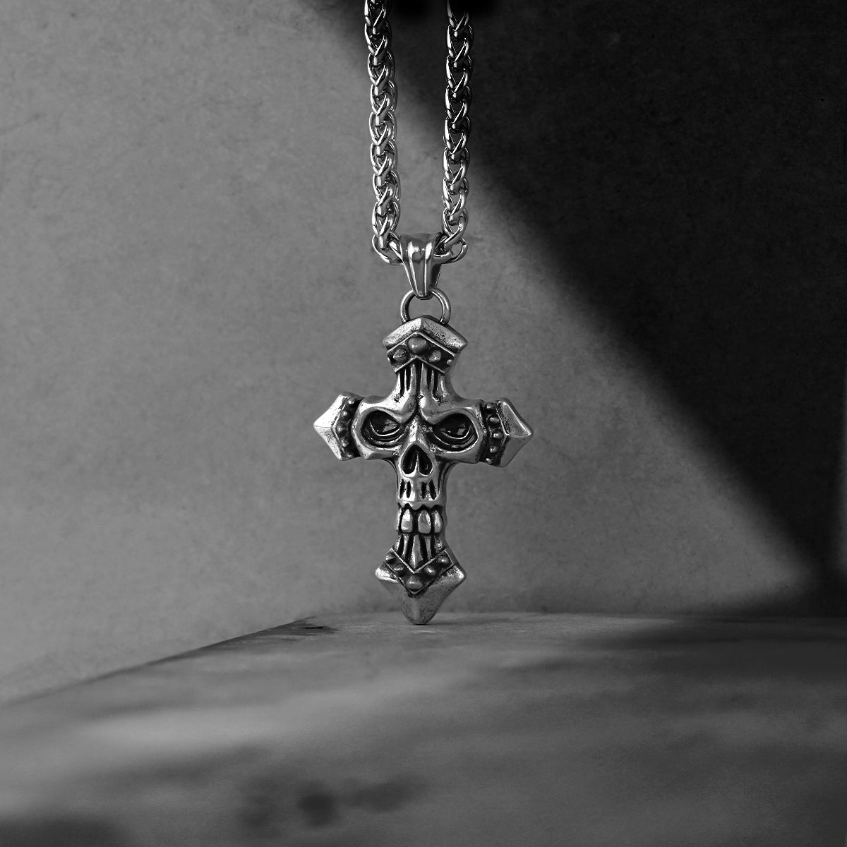 SKULL CROSS NECKLACE