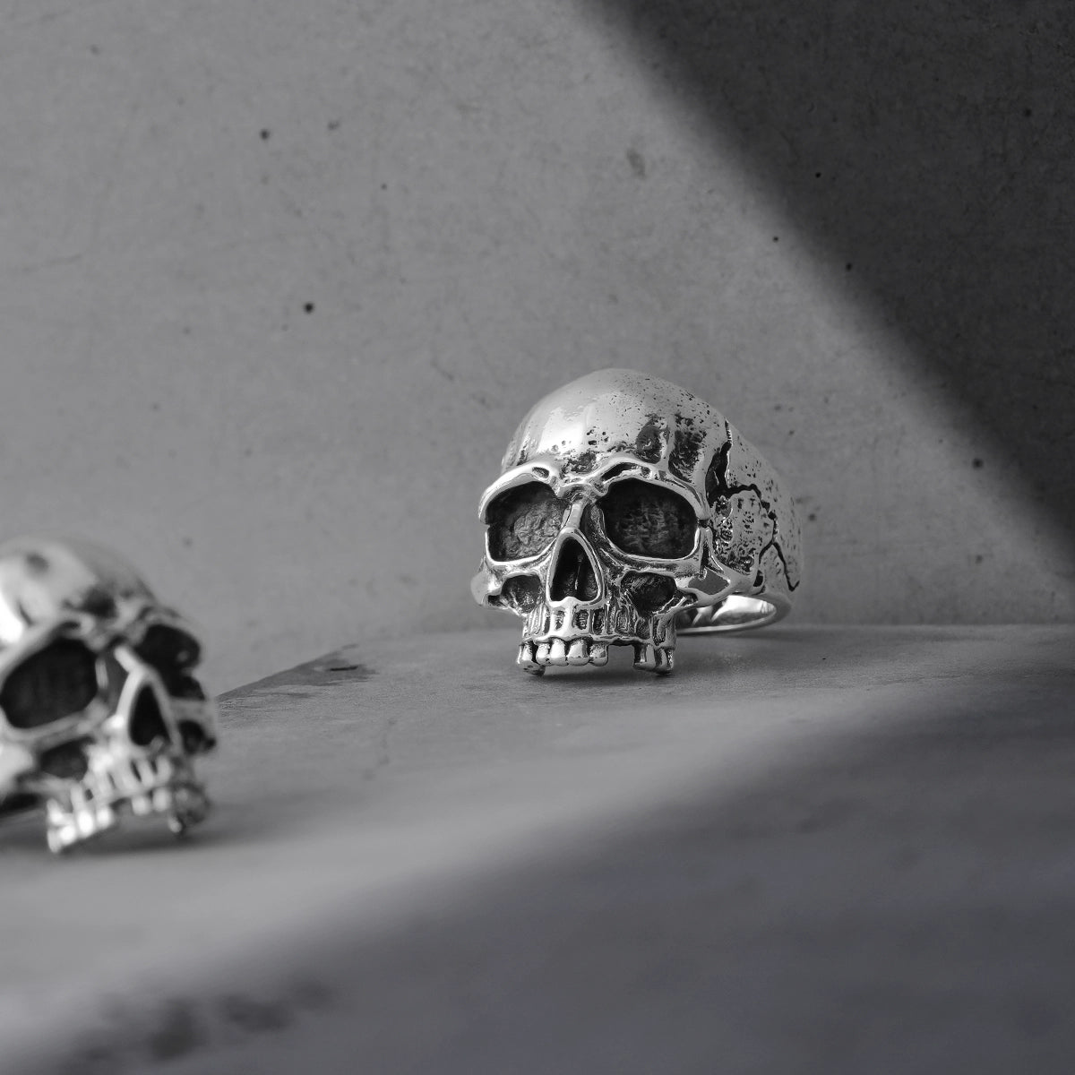 MEMENTO MORI SKULL RING