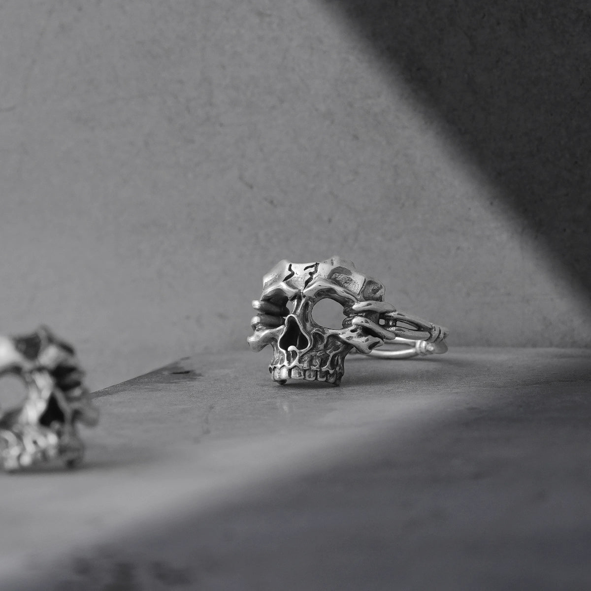 SKULL EMBLEM RING