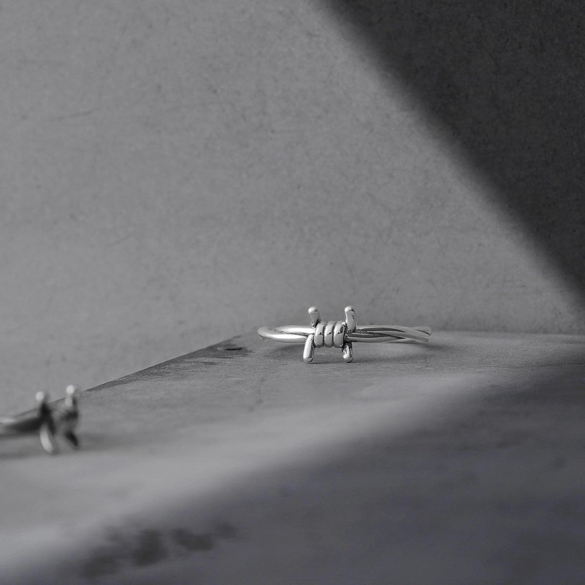 Ring mit verschlungenem Knoten