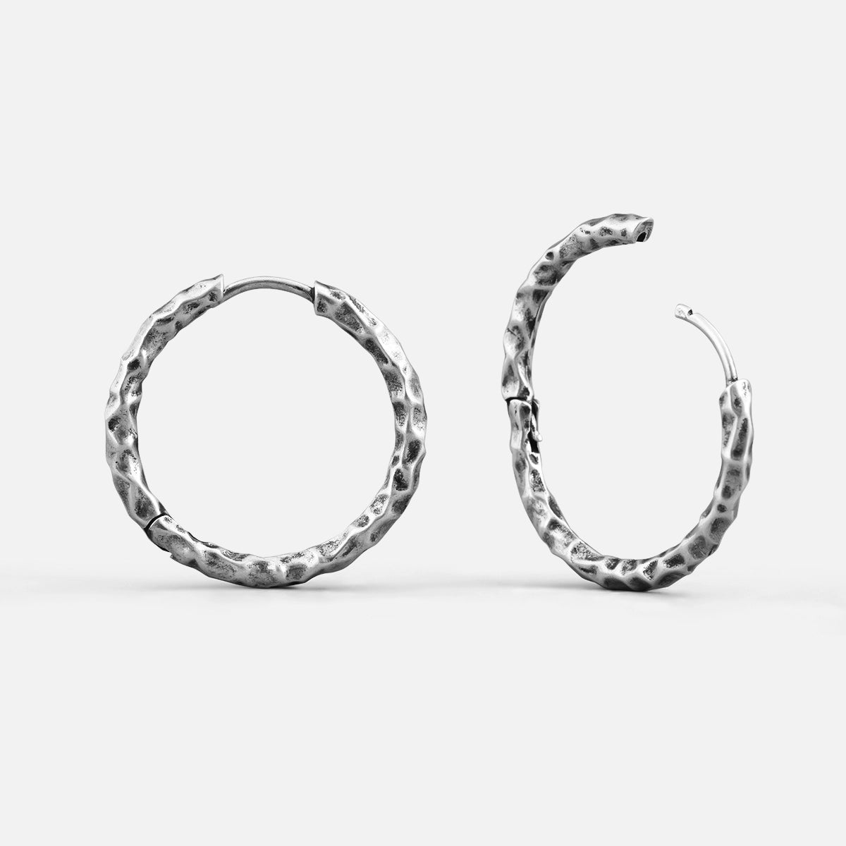 BOUCLES D'OREILLES À TEXTURE MARTELÉE
