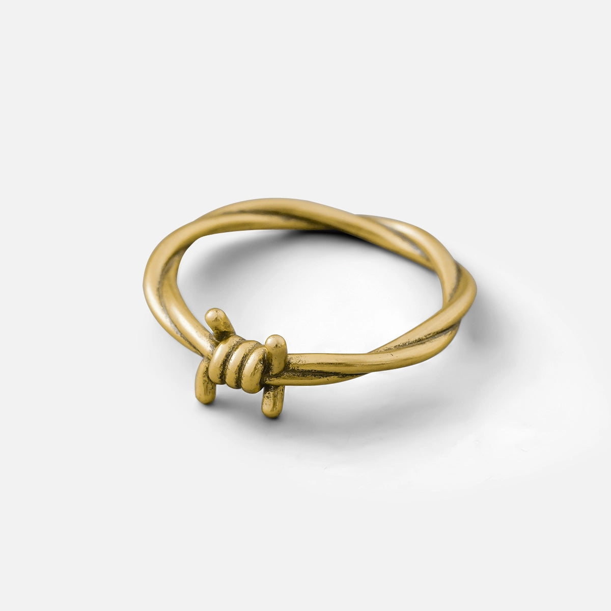 Ring mit verschlungenem Knoten