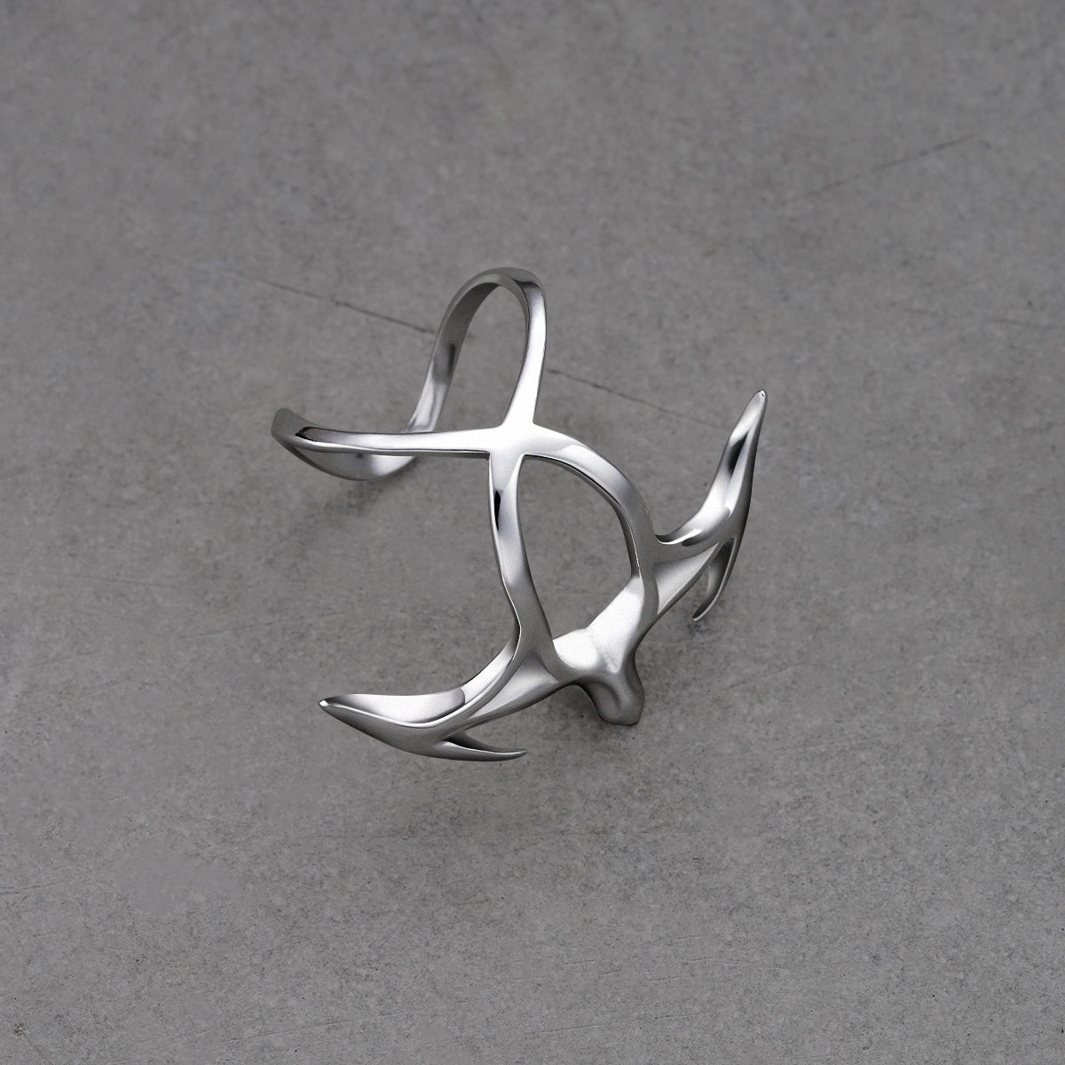 SIGIL SPINE LIP CUFF