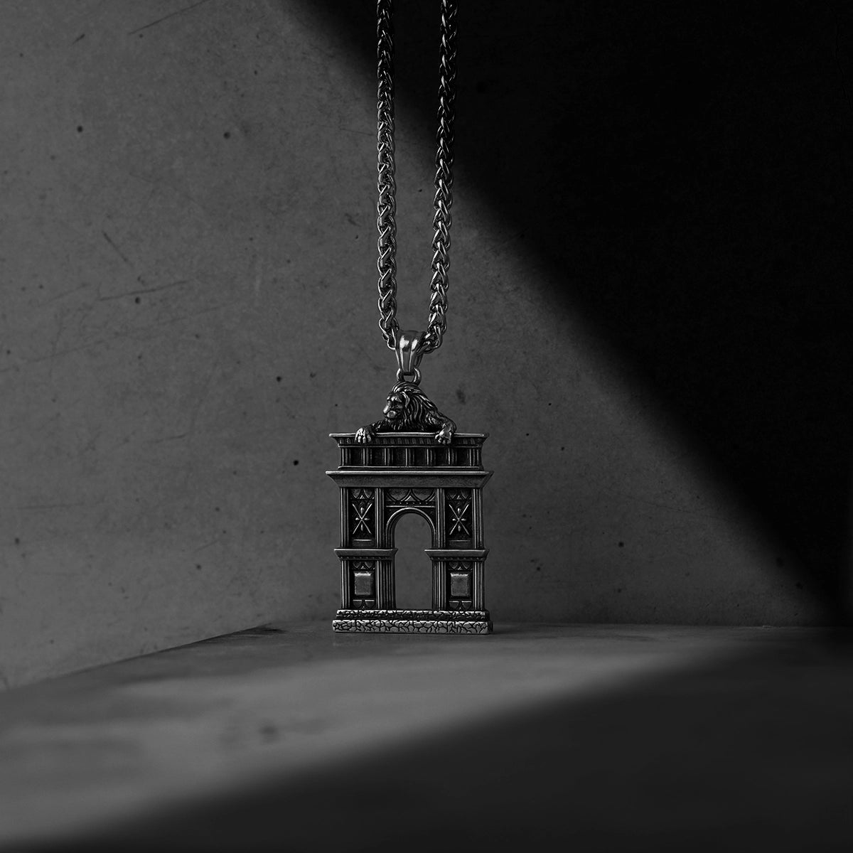 REGAL LION ARCHWAY NECKLACE