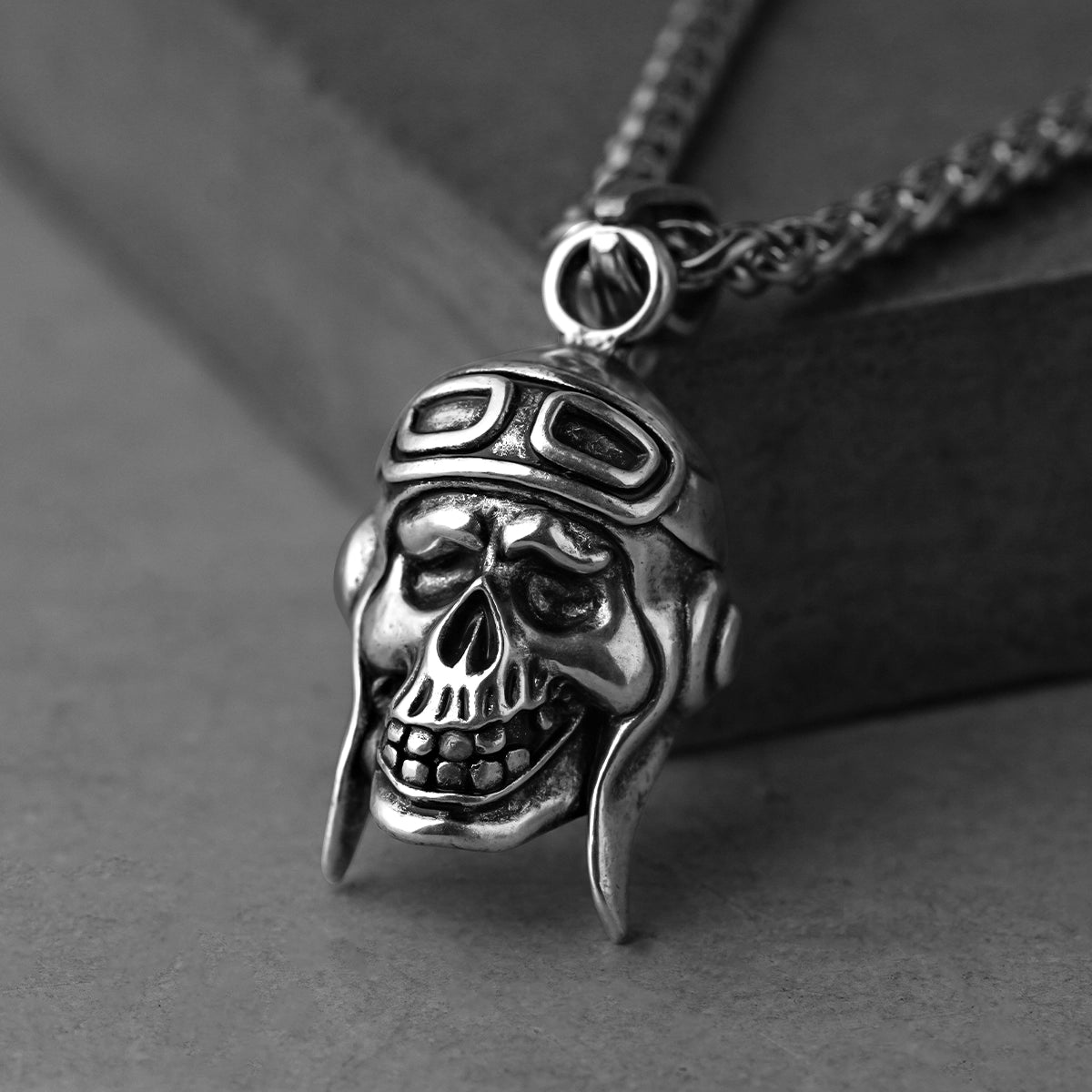 REBEL AVIATOR TOTENKOPF-HALSKETTEN
