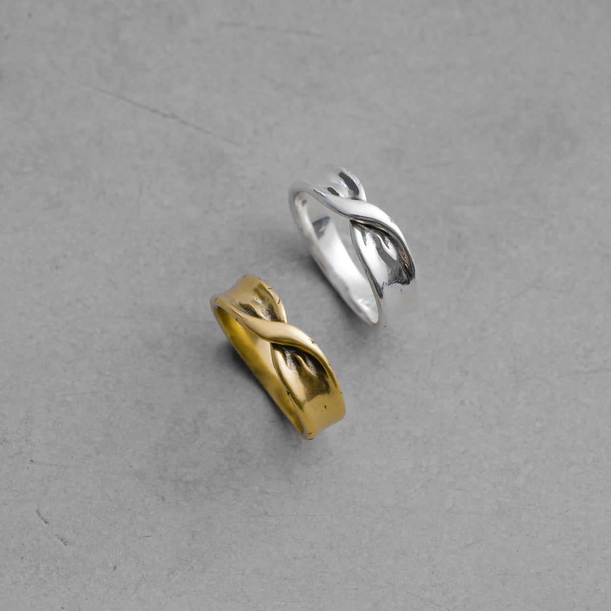 ETERNAL TWIST RING