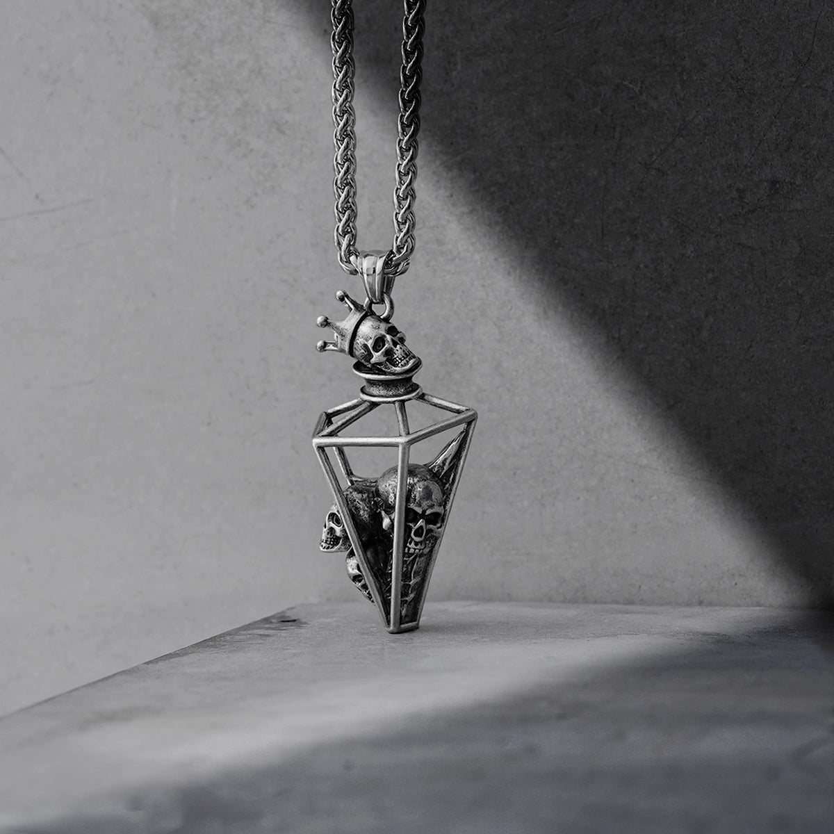 SKULL PRISON NECKLACE