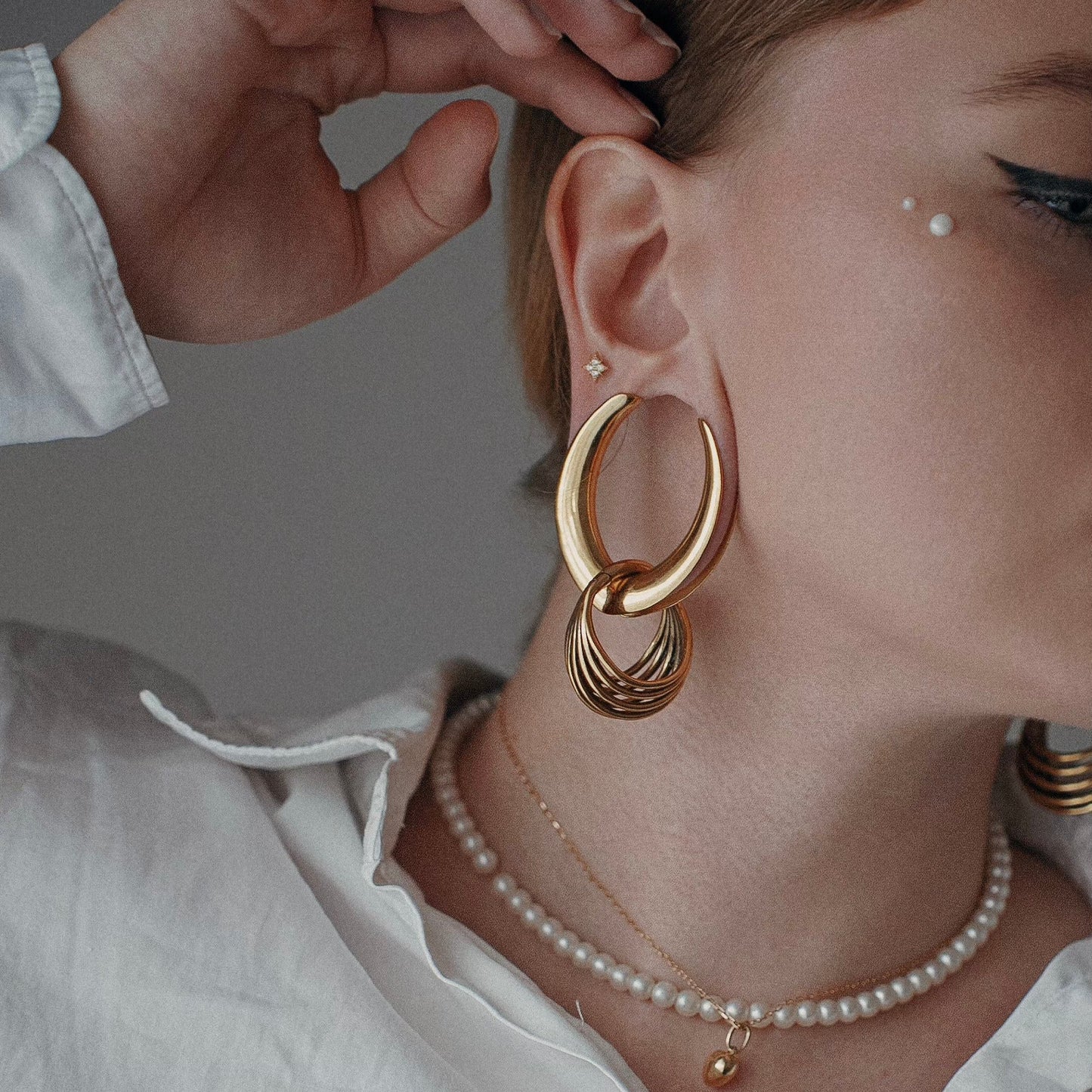 SCULPTED LOOP EAR WEIGHTS