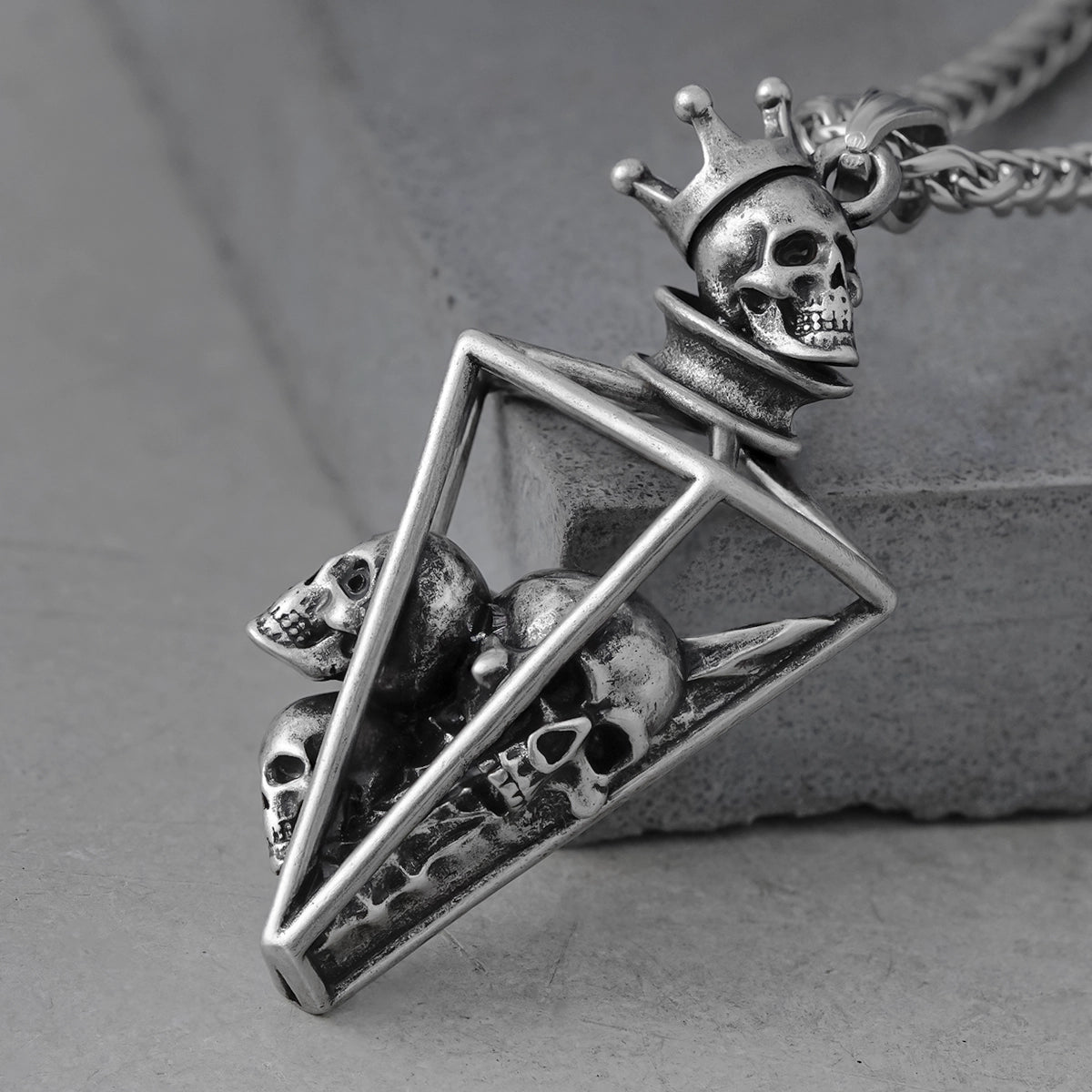 SKULL PRISON NECKLACE