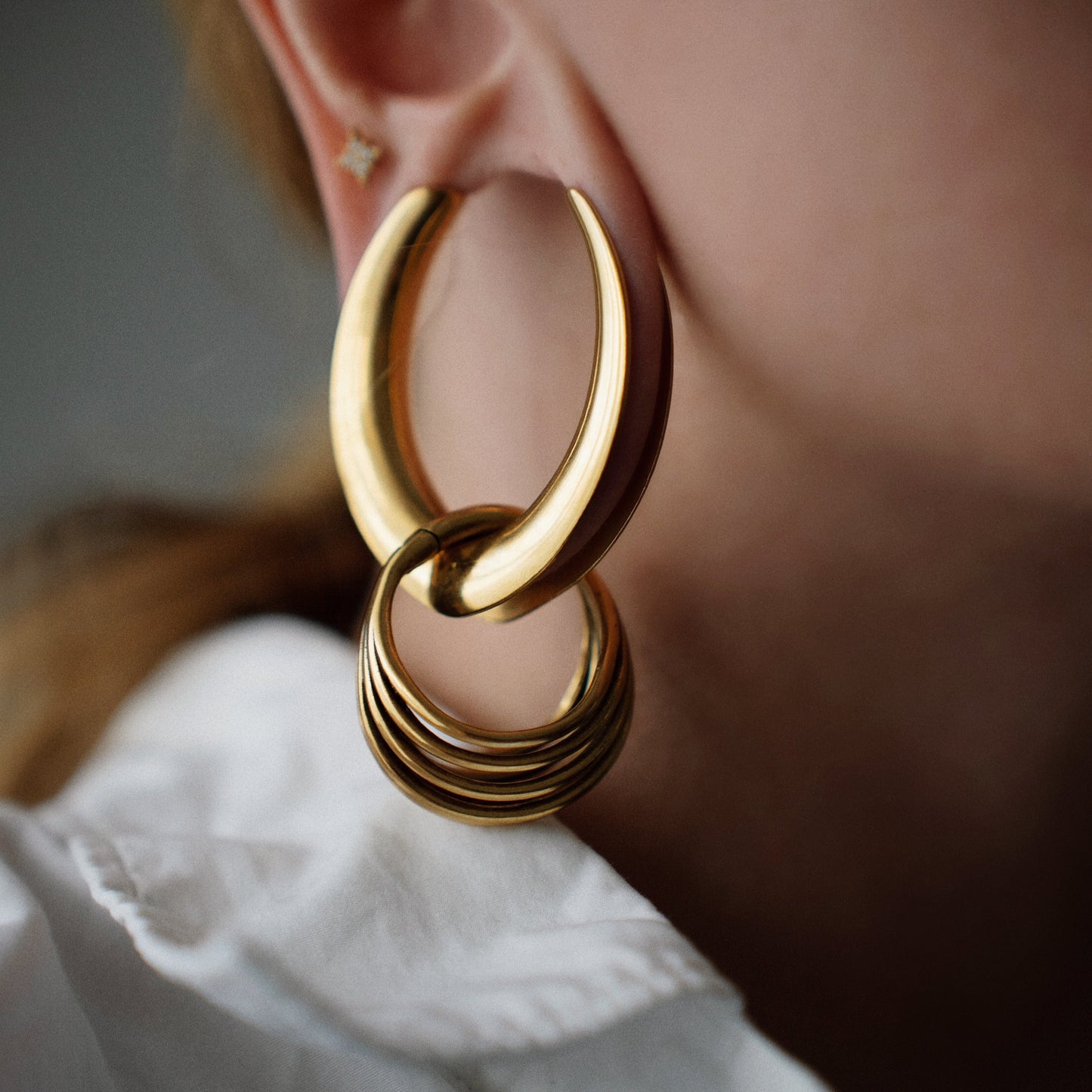 SCULPTED LOOP EAR WEIGHTS