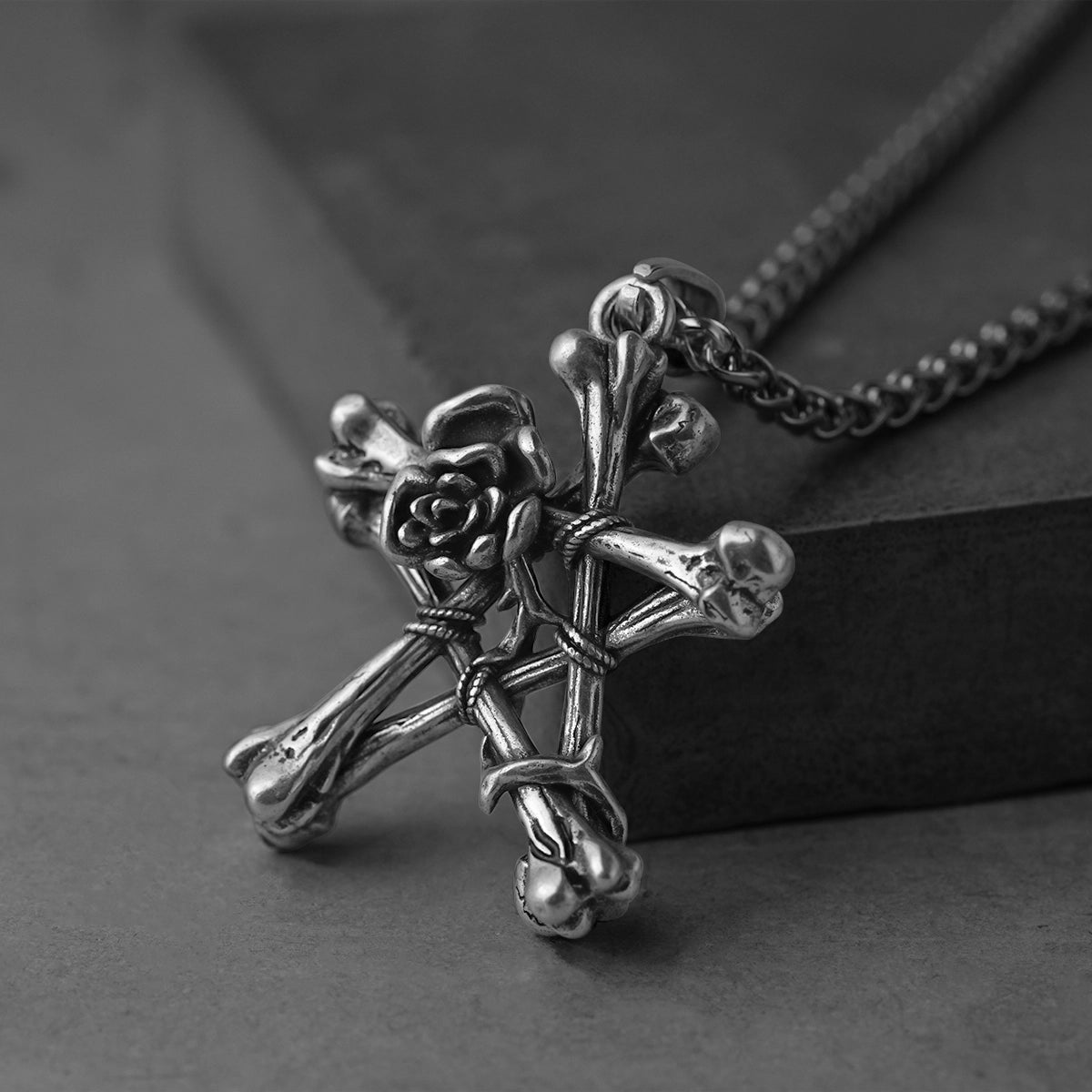 STELLAR BLOSSOM NECKLACE