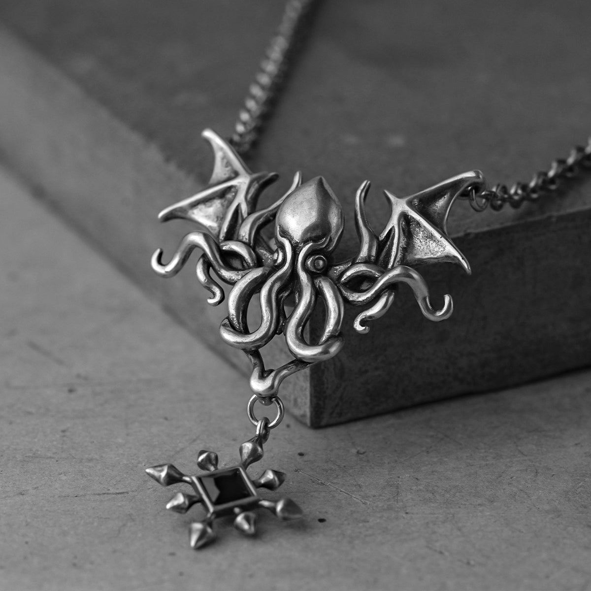 MYSTICAL KRAKEN NECKLACE