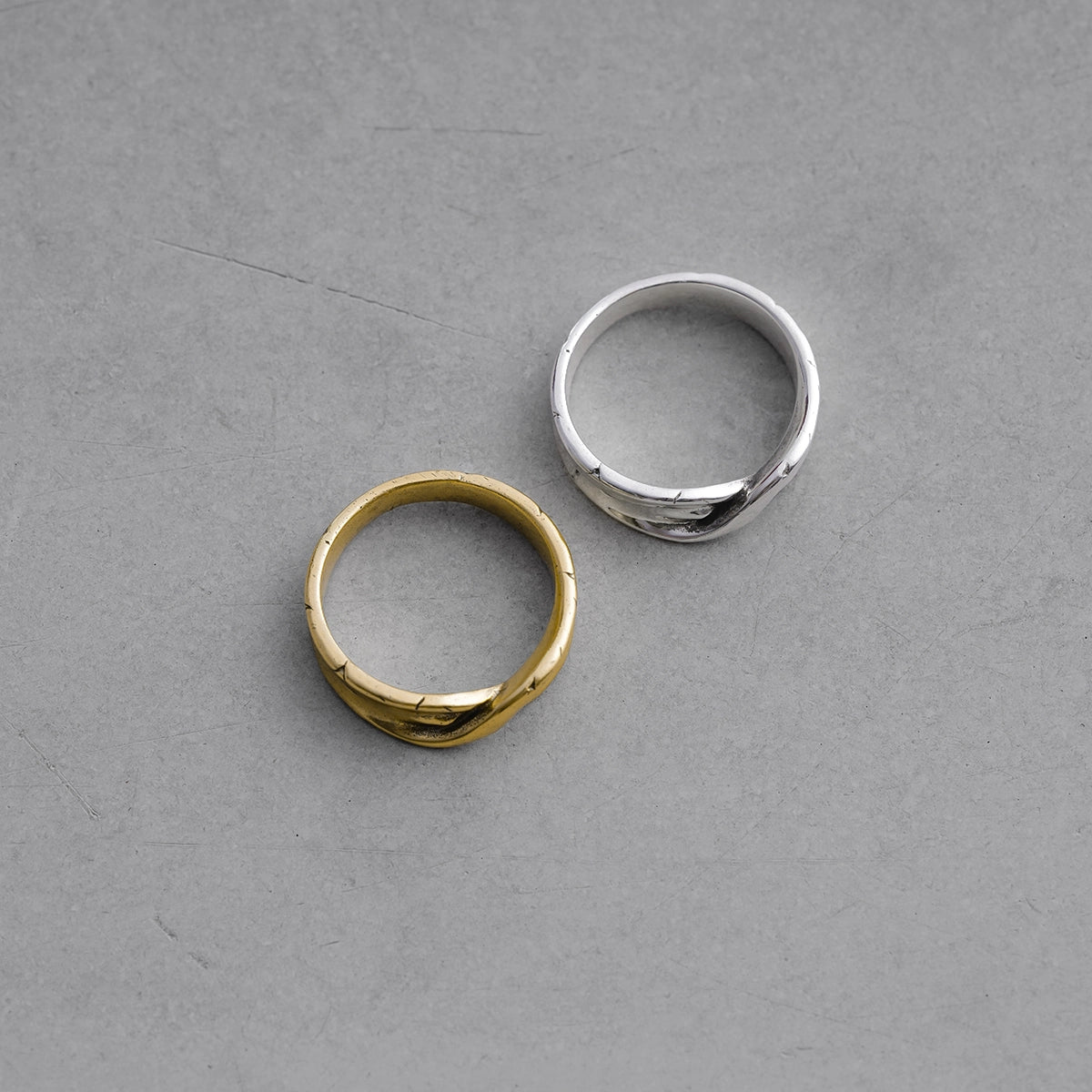 ETERNAL TWIST RING