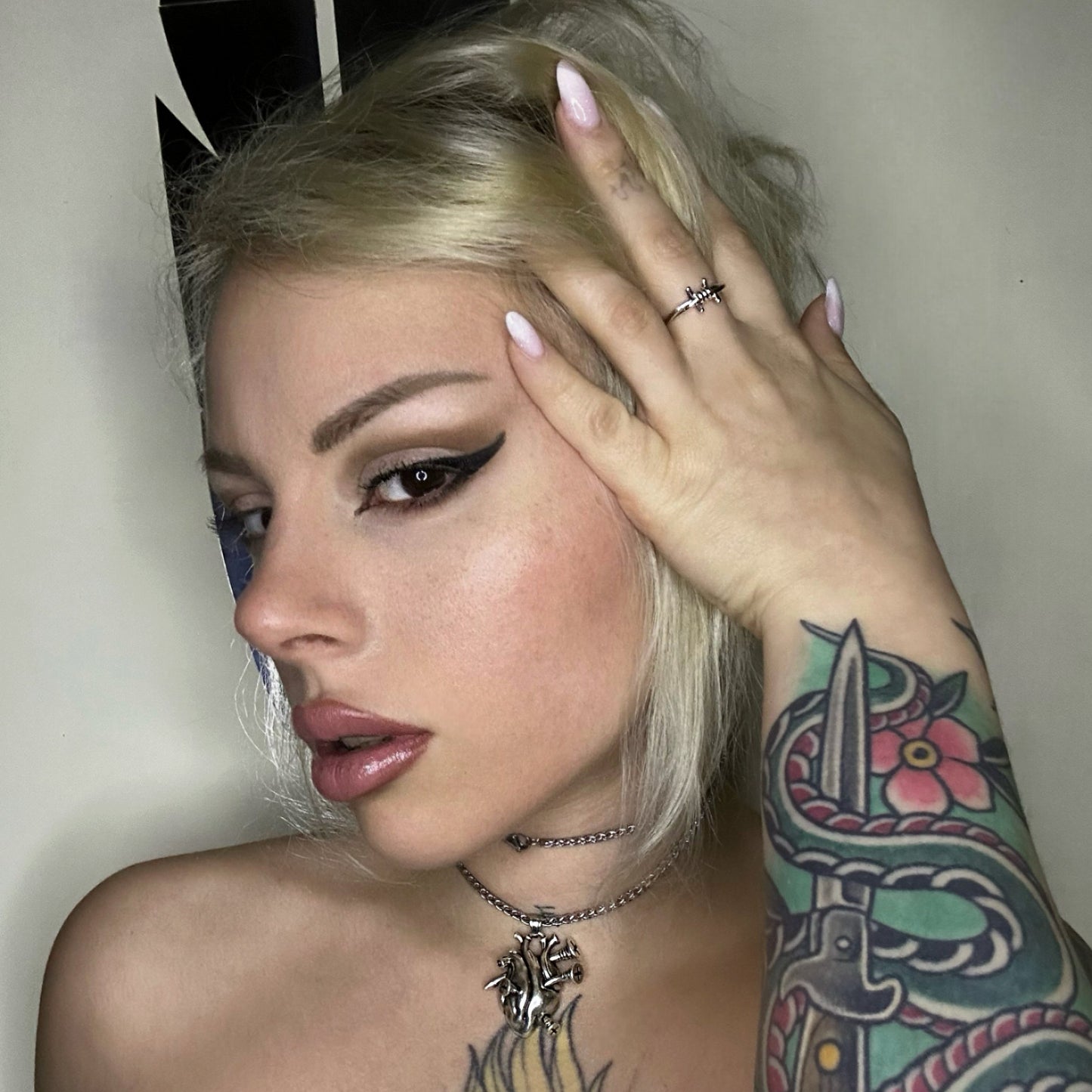 Ring mit verschlungenem Knoten