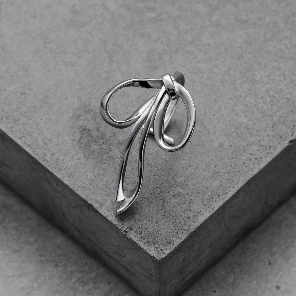 MORPH BLOOM LIP CUFF