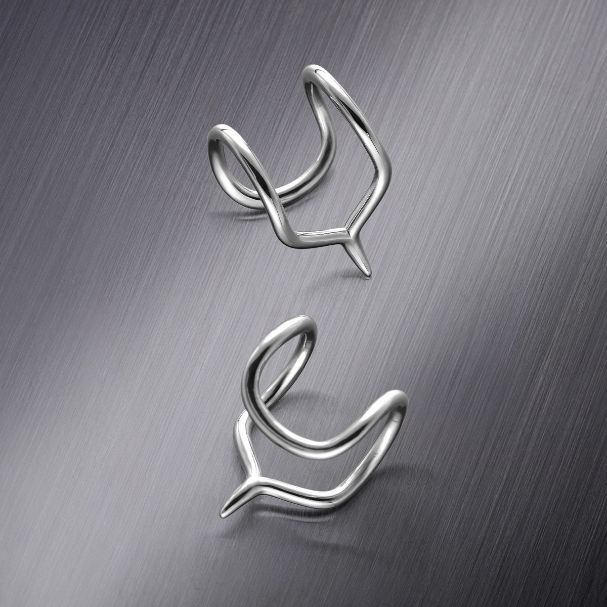 SCULPTED LINE LIP CUFF