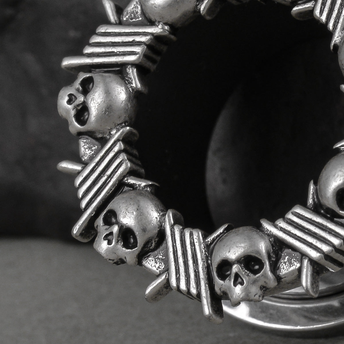 REBELLEN-TOTENKOPFTUNNEL