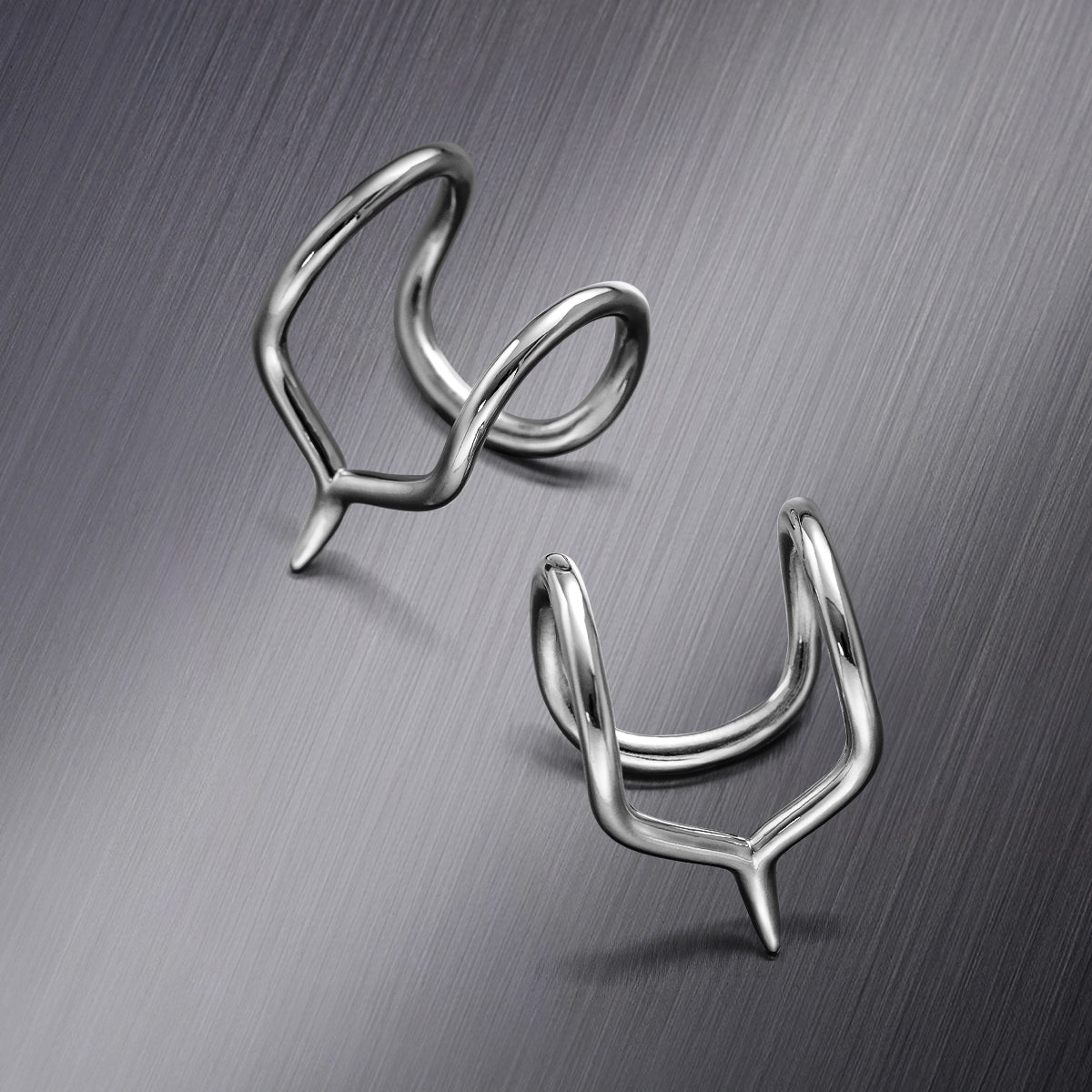 SCULPTED LINE LIP CUFF
