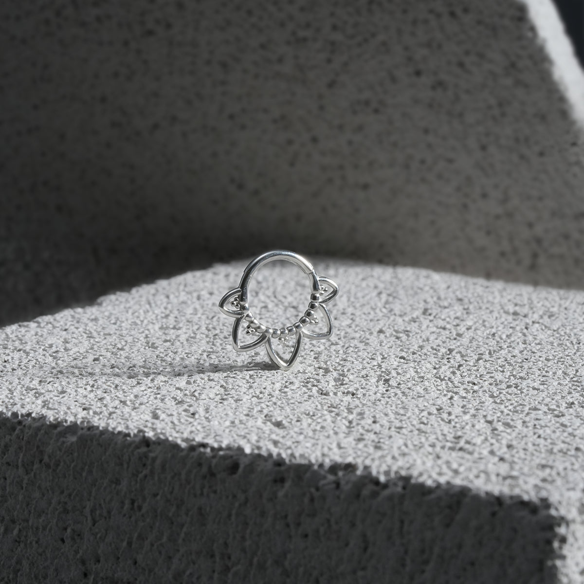 CHIC BLOSSOM SEPTUM CLICKER