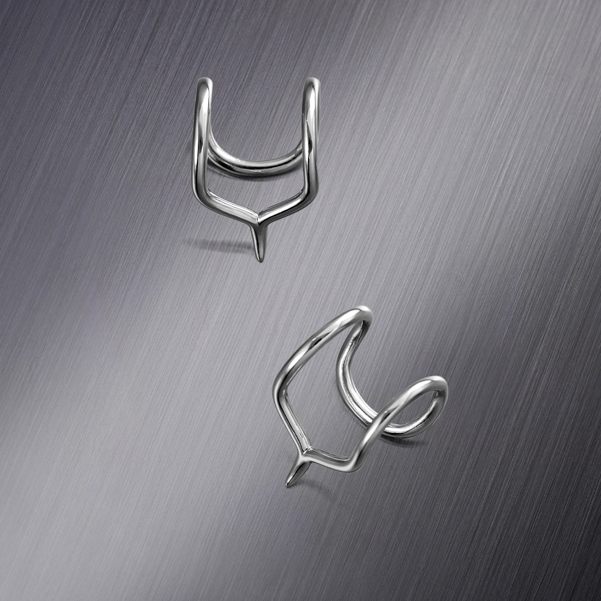 SCULPTED LINE LIP CUFF