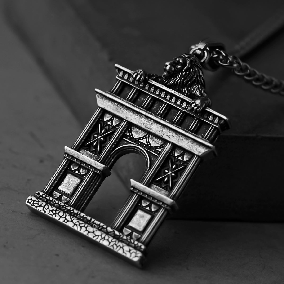 REGAL LION ARCHWAY NECKLACE