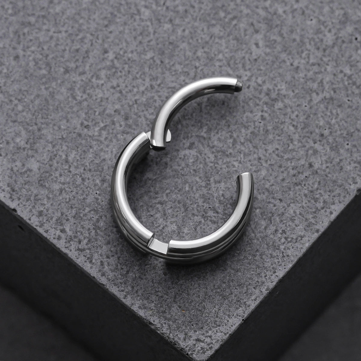 MINIMALIST ARTISTRY TITANIUM SEPTUM CLICKER