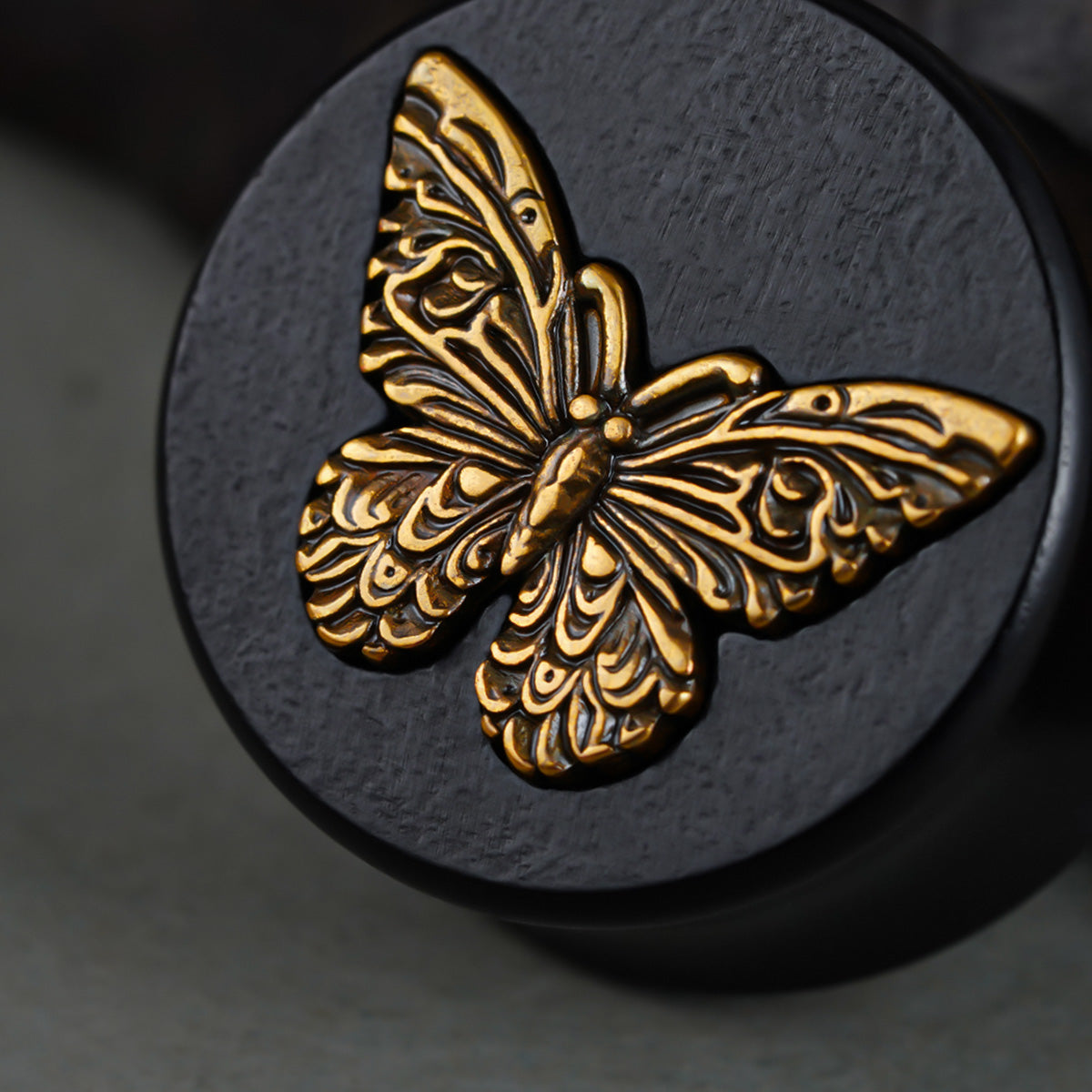 GOLDENE SCHMETTERLINGSSTÖPSEL