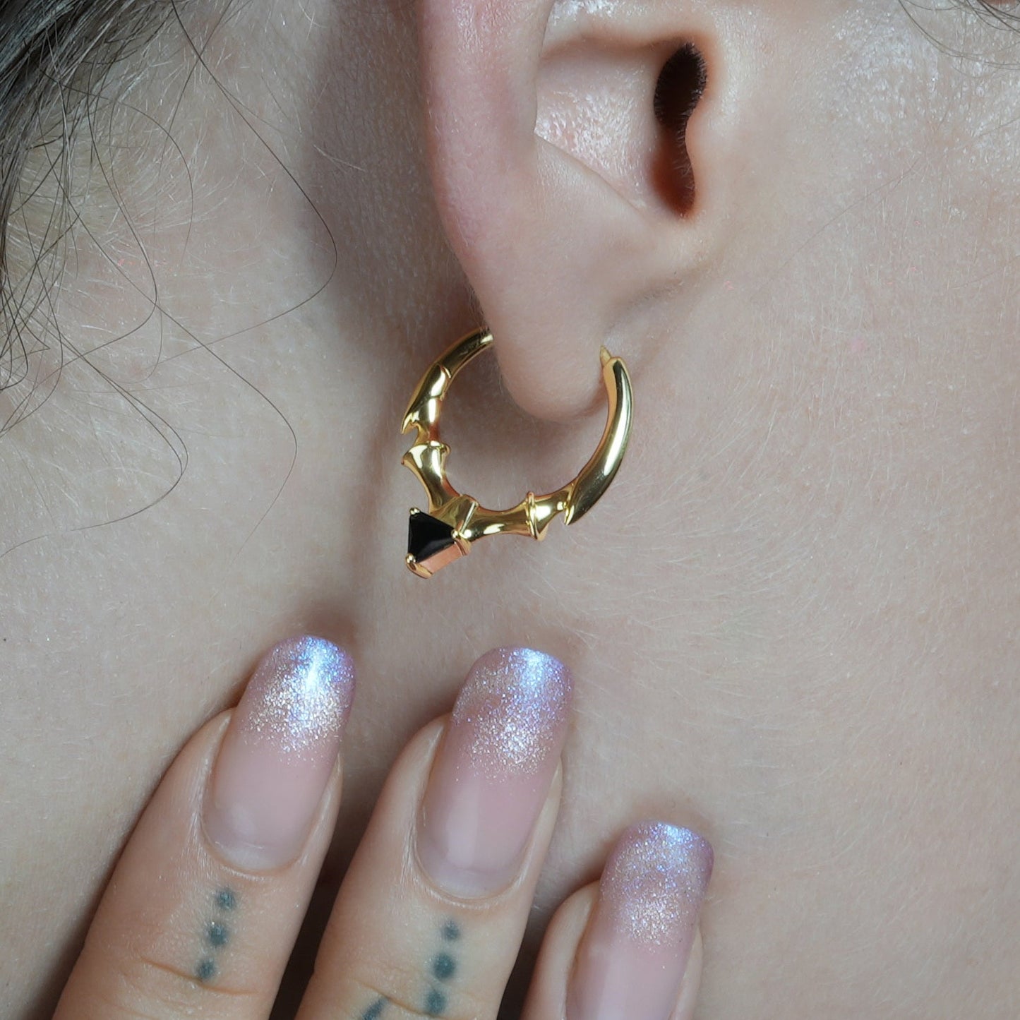 CREST STONE HOOP EARRINGS