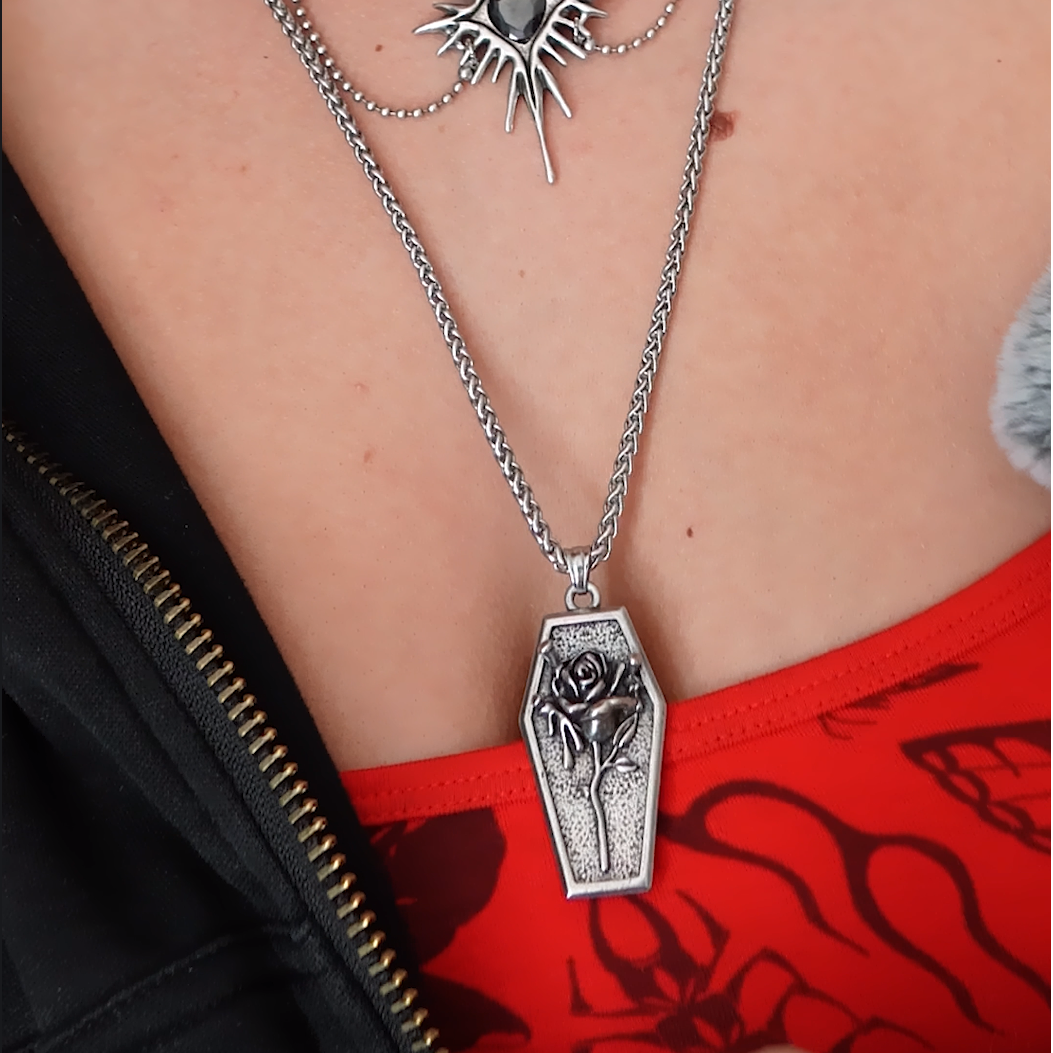 ETERNAL ROSE NECKLACE