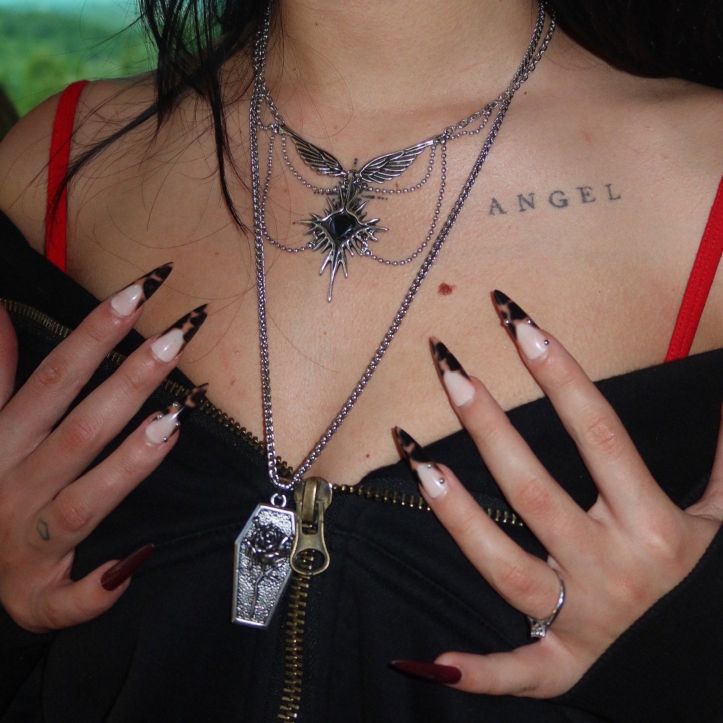 ETERNAL ROSE NECKLACE