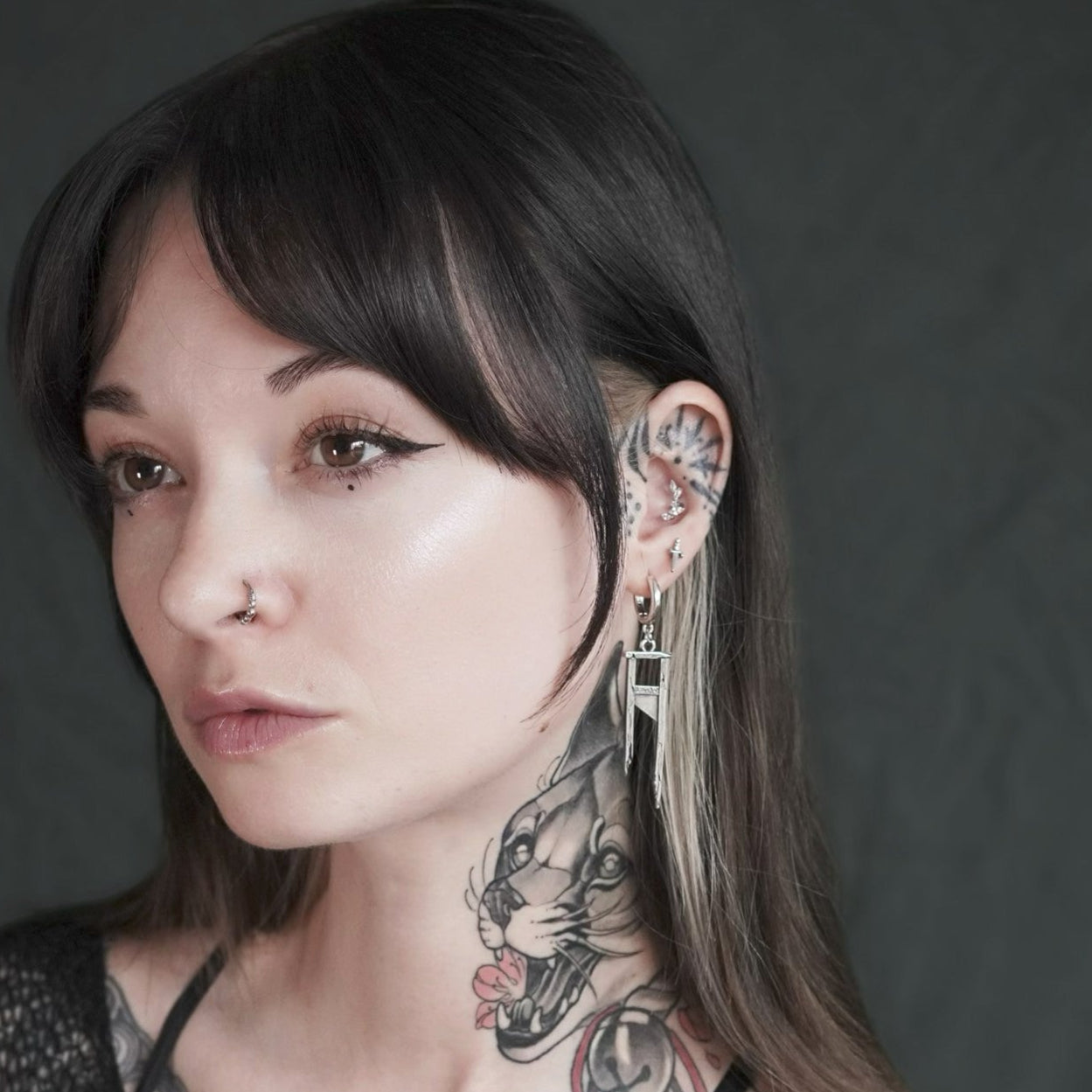 CHIC GUILLOTINE EARRINGS