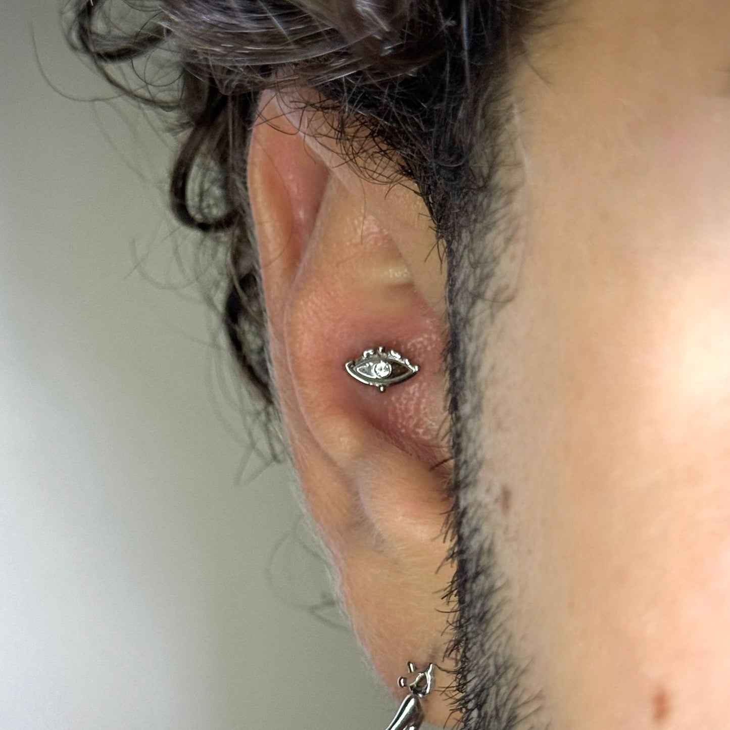 WATCHFUL EYE FLAT BACK STUD