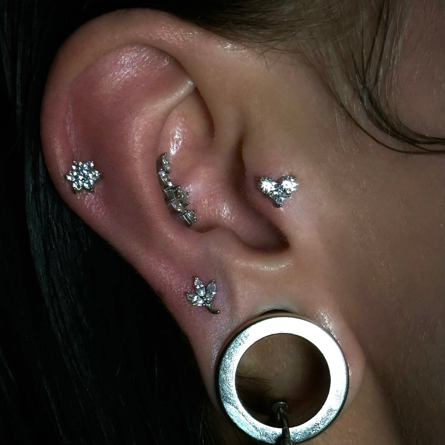 TWINKLING PETALS FLAT BACK STUD