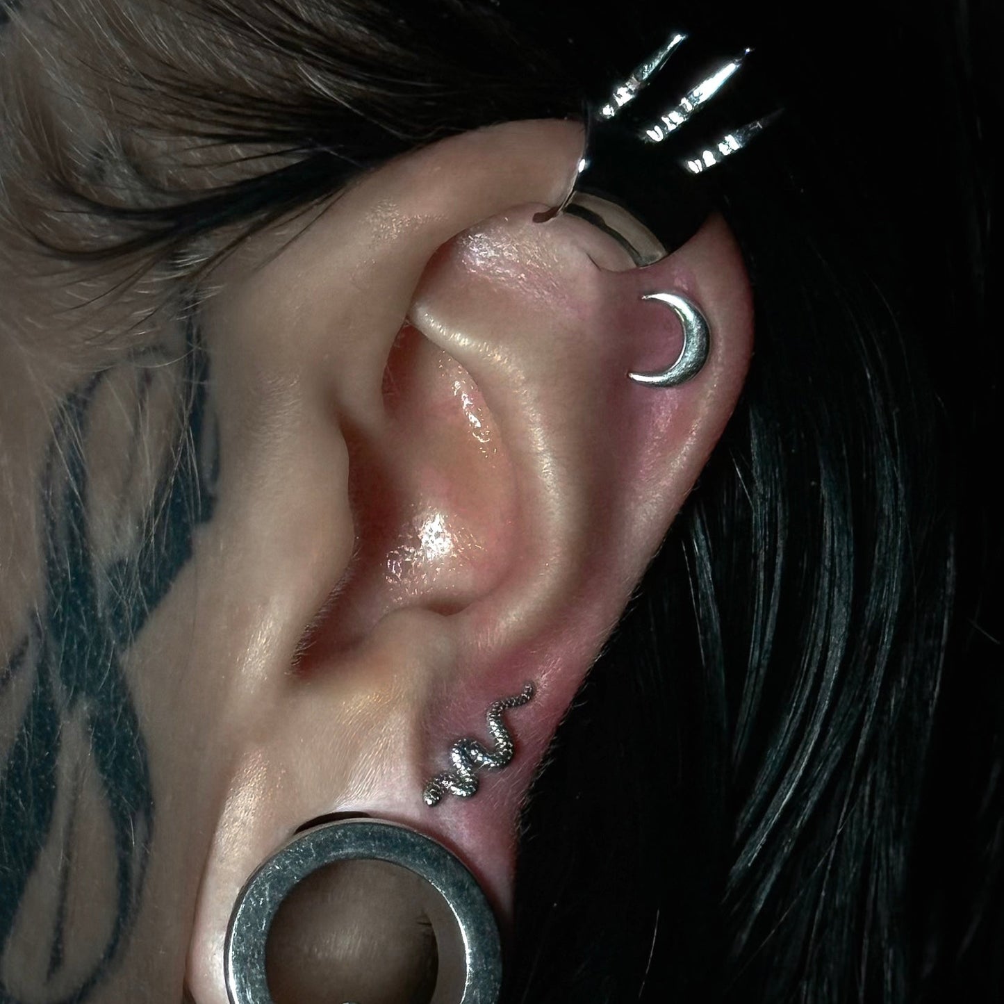 LUNAR FLAT BACK STUD