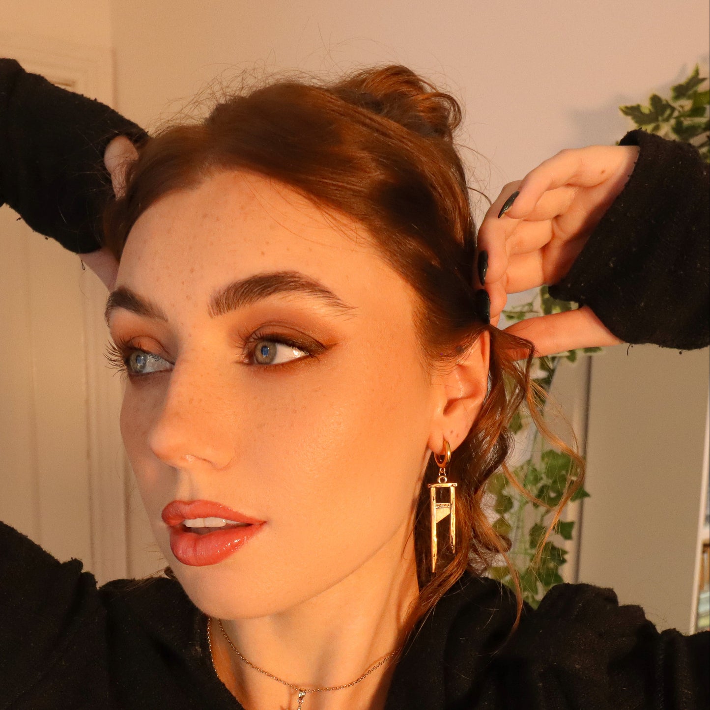 CHIC GUILLOTINE EARRINGS