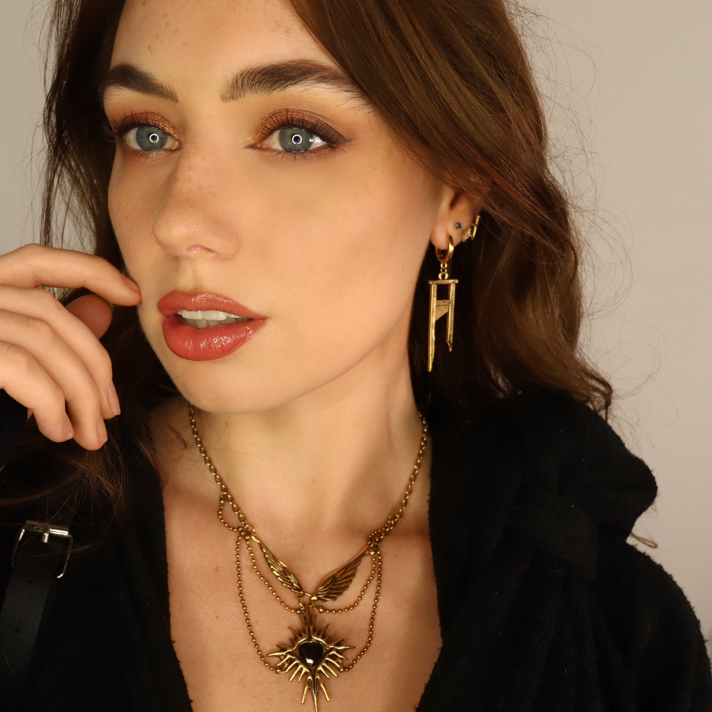 CHIC GUILLOTINE EARRINGS