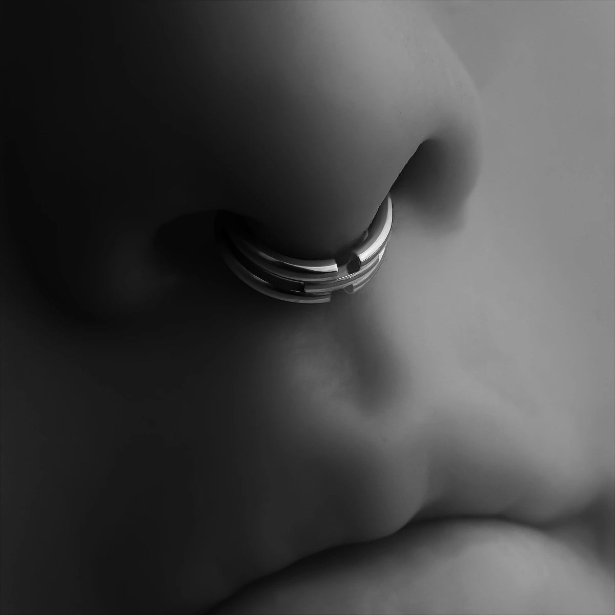 MINIMALIST ARTISTRY TITANIUM SEPTUM CLICKER