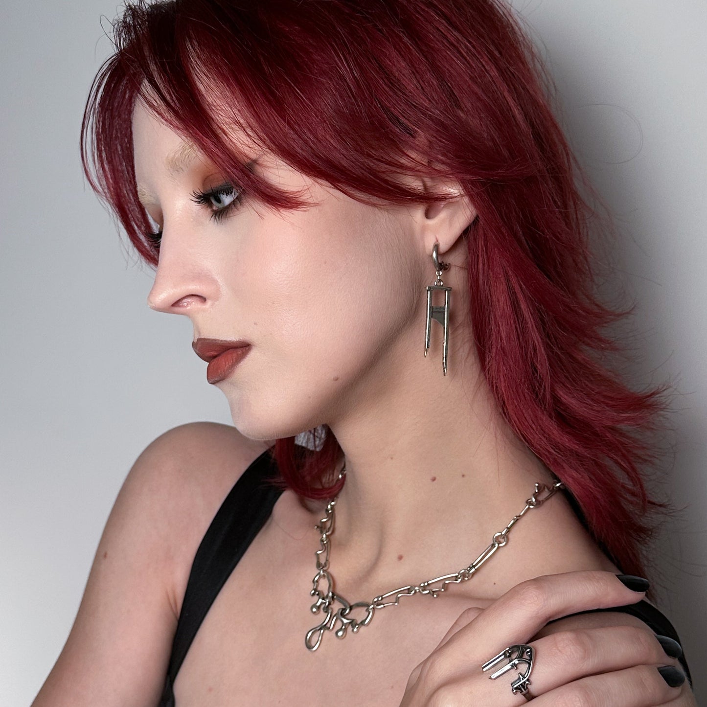 CHIC GUILLOTINE EARRINGS