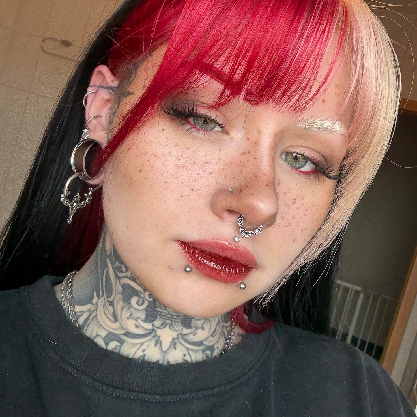 VICTORIAN BLOOM SEPTUM CLICKER