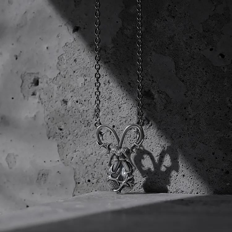 THORNBOUND HEART NECKLACE