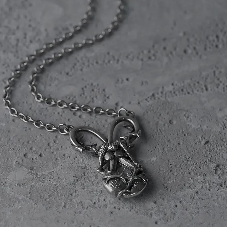 THORNBOUND HEART NECKLACE