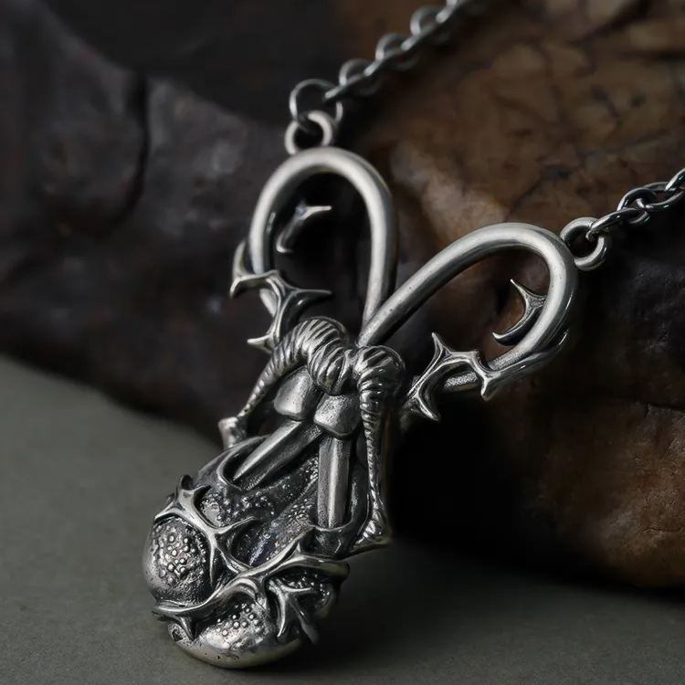 THORNBOUND HEART NECKLACE
